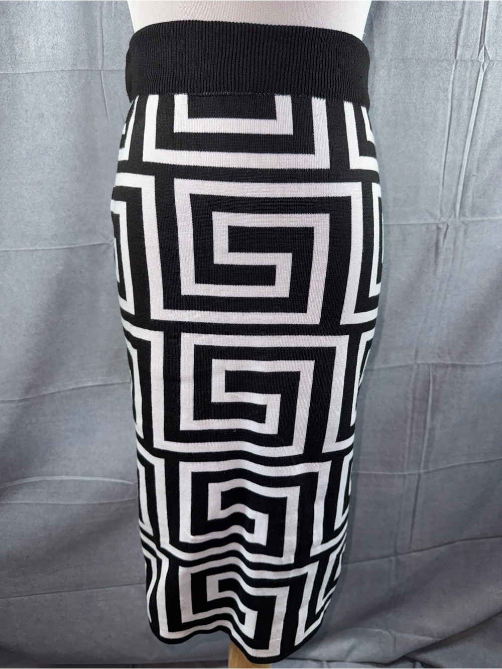 2898-Black & White Geometric Pencil Skirt